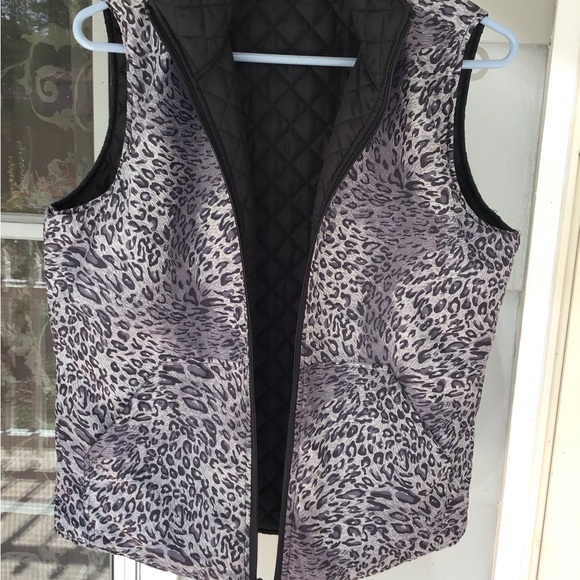 Womens Activology REVERSIBLE Small Quilt Puffer Vest Zip Black/gray Animal Print - Picture 2 of 16